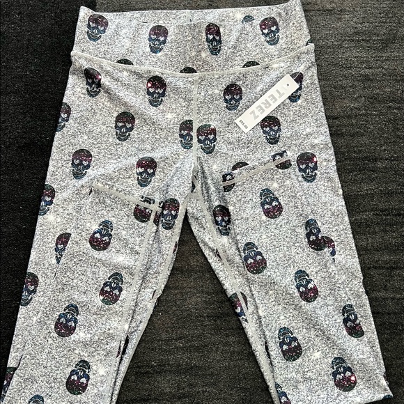 NWT Terez Skull Leggings , Full Length, High Waisted, Size M - Picture 3 of 6